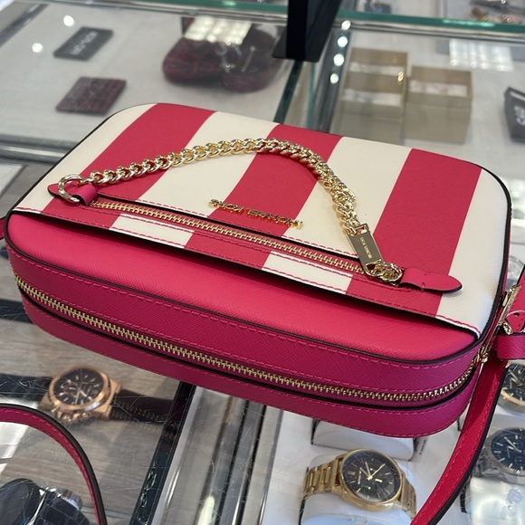 MICHAEL KORS
Jet Set Large EW Zip Chain XBody Saffiano Leathr Crossbody Bag
NWT - Picture 6 of 16